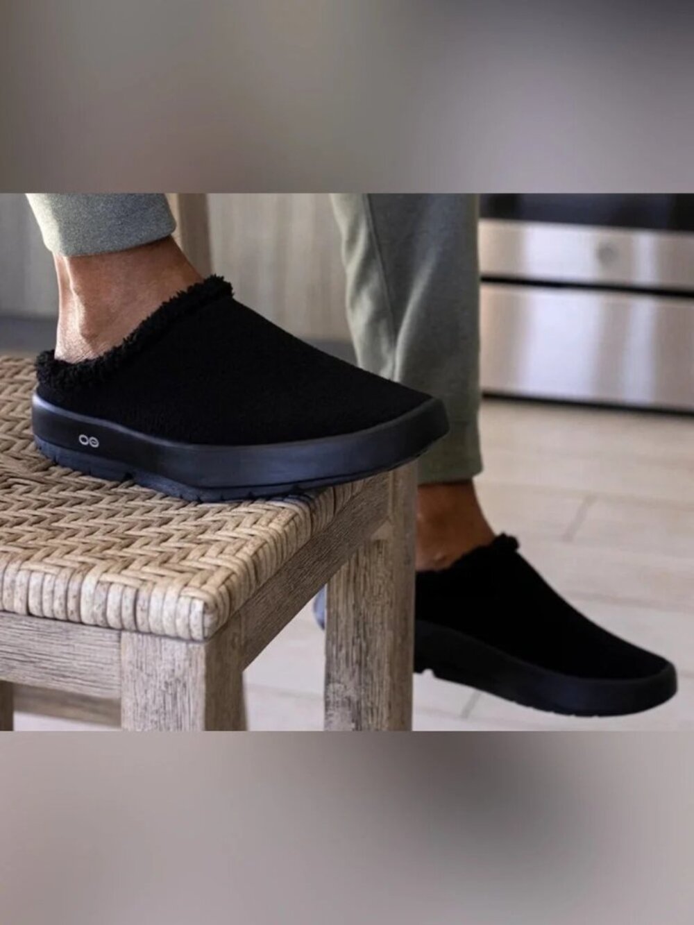 OOFOS $115 Men's OOcoozie Mule Black Sz 11 NWT!